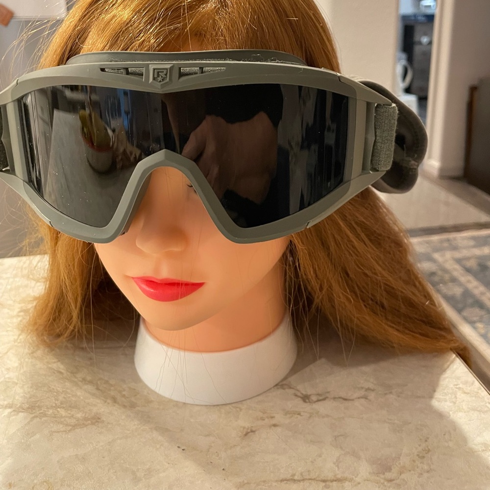 Sleek Gray VR Goggles with Adjustable Strap